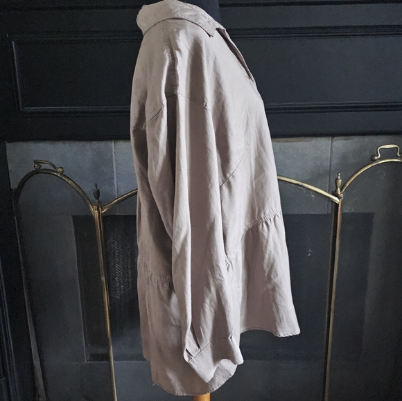 Long Sleeve High-Low Hem Gathered Bodice Top - Picture 5 of 11